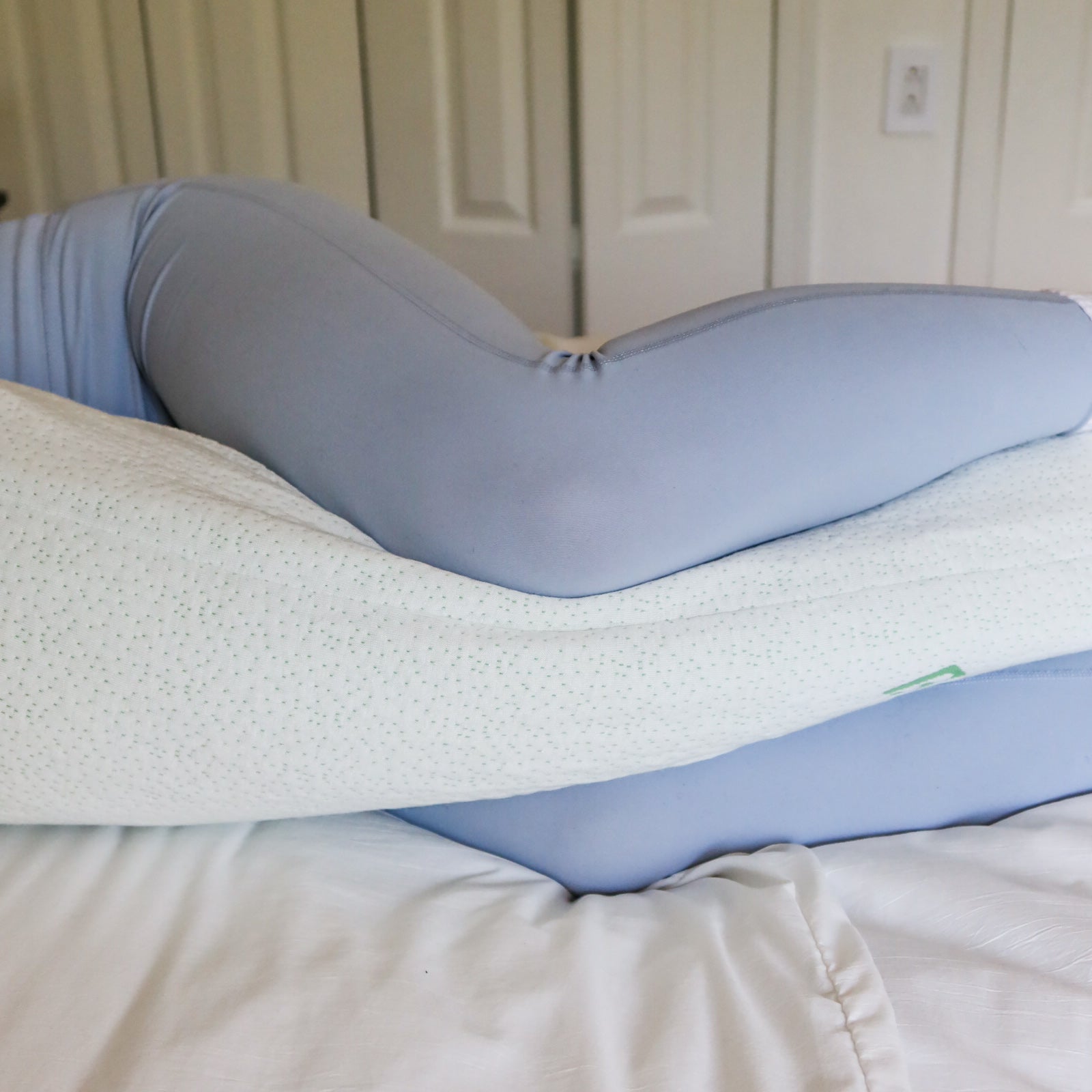 Almohada de cuerpo entero de bambú con espuma viscoelástica triturada